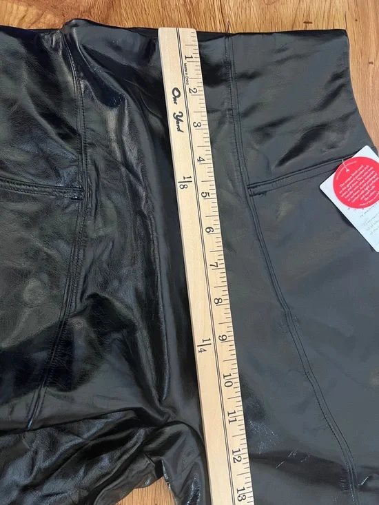 Spanx Faux Patent Leather Leggings Size M - Picture 11 of 13